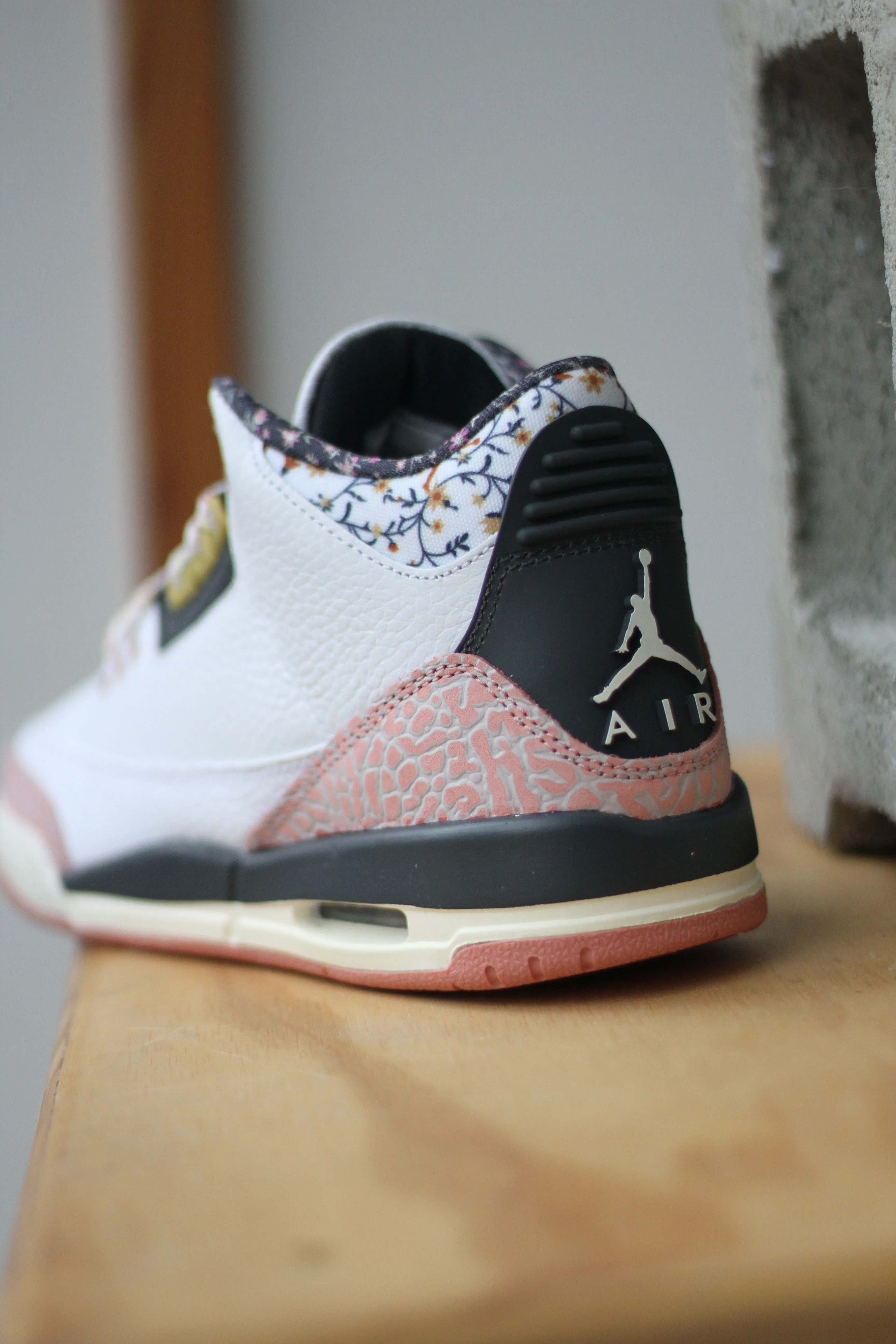 AIR JORDAN 3 RETRO (GS) "RED STARDUST"