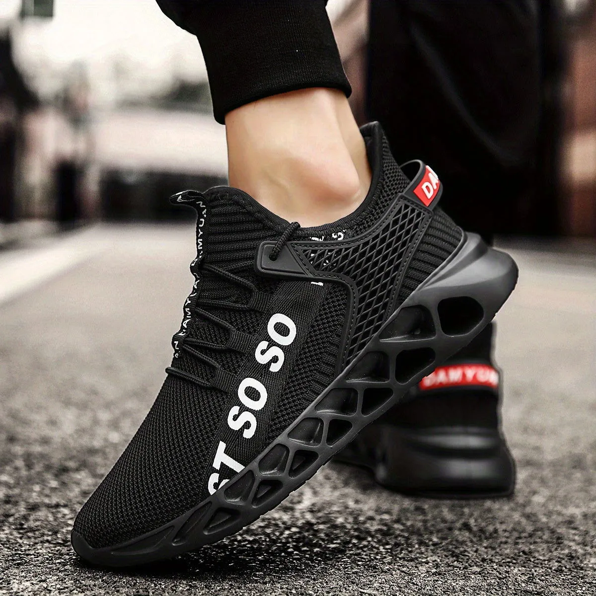 Lightweight Flying Woven Mesh Blade Type Running Sneakers